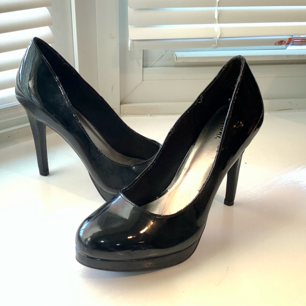 Fioni  Shine Black heels 
Very sexy look!